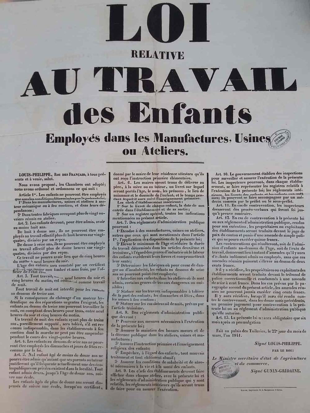 Une loi relative au travail des enfants dans les manufactures, usines ou ateliers, promulguée le 22 mars 1841, interdit le travail de nuit pour les enfants de moins de treize ans et limite la durée du travail à huit heures par jour pour les enfants de huit à douze ans et à douze heures par jour pour les enfants de treize à seize ans.